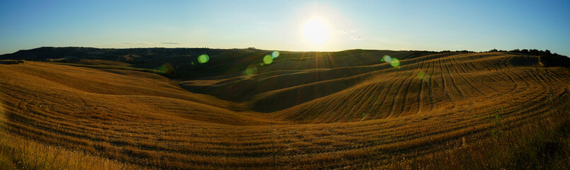 Panoramic summer sunset over the hills of Val d'Orcia, Tuscany, Italy © Alessio Russo
