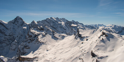 Fototapeta na wymiar Beautiful panoramic view of snow-capped mountains in the Swiss Alps.