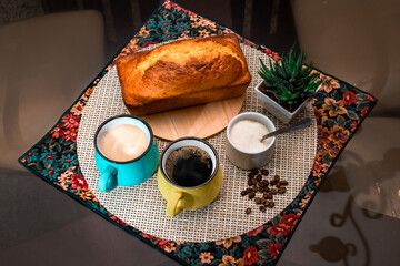 a warm and colorful moment with coffee, milk and cake / un cálido y colorido momento con cafe, leche y pastel