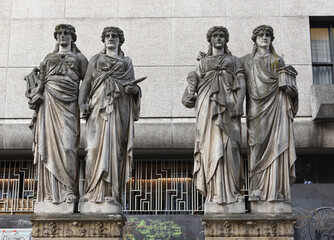 Vier Karyatiden - statuen in düsseldorf