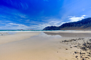 Fototapeta na wymiar Wide white sand beach in Lanzarote, Canary Islands