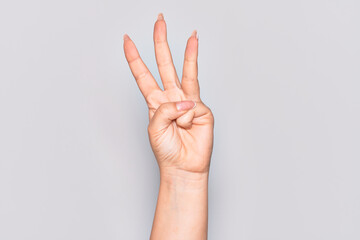 Naklejka premium Hand of caucasian young woman counting number 3 showing three fingers