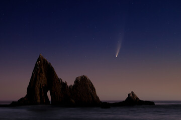 Comet Neowise at dusk over Martin's Beach, California