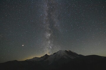 Naklejka na ściany i meble Milky way and Mount Rainier