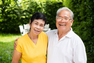 Obraz premium Portrait happy Asian senior couple smiling and laughing at home