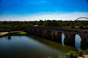Fototapeta na wymiar Puente Romano de merida