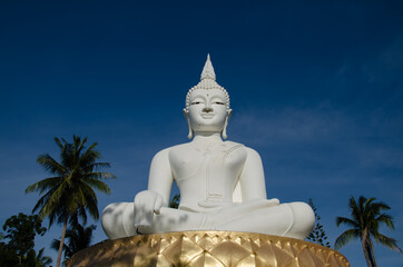 Obraz premium Big White Buddha Statue ia a Landmark at Southern of Thailand.