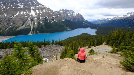 Tourist enjoys a beautiful mountain lake. Peyto Lake, Canadian Rockies, Banff, Alberta, Canada