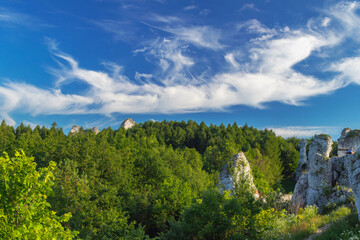 niebo,chmury,zieleń,skały © Andrzej