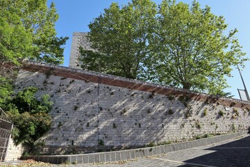 Sant'Angelo dei Lombardi - Scorcio del castello dal vicolo