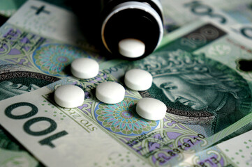 Polish banknotes (PLN) and pills - healthcare cost concept - obrazy, fototapety, plakaty