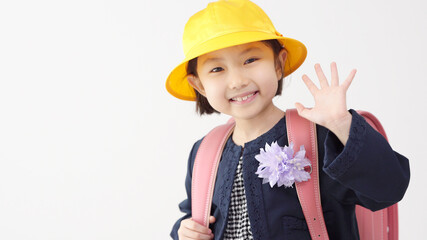 ランドセルを背負った女の子