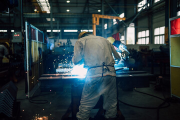 Fototapeta na wymiar worker working in factory