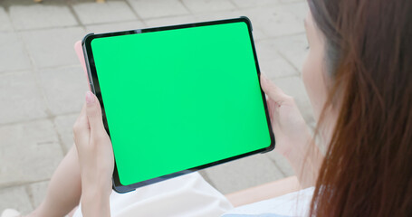 woman watch green screen tablet