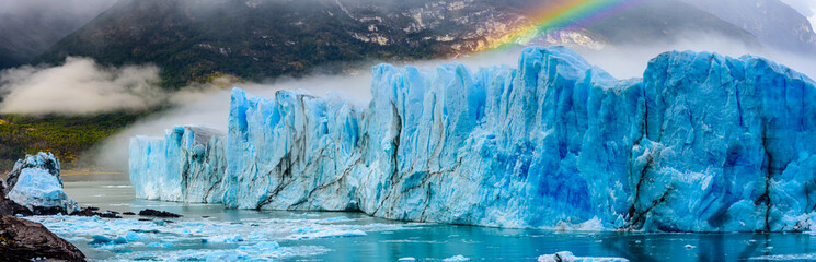 Panoramic picture of one of the biggest glaciar in Patagonia, Perito Moreno in National Park Las Glaciares, Argentina. - obrazy, fototapety, plakaty