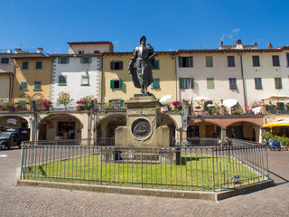 Italia,Toscana, zona del Chianti. il paese di Greve in Chianti. Statua di Giovanni da Verrazzano.