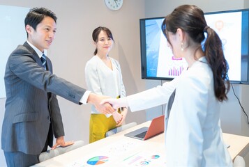 ビジネス　カジュアル　ポートレート