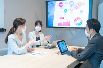 ビジネス　カジュアル　ポートレート