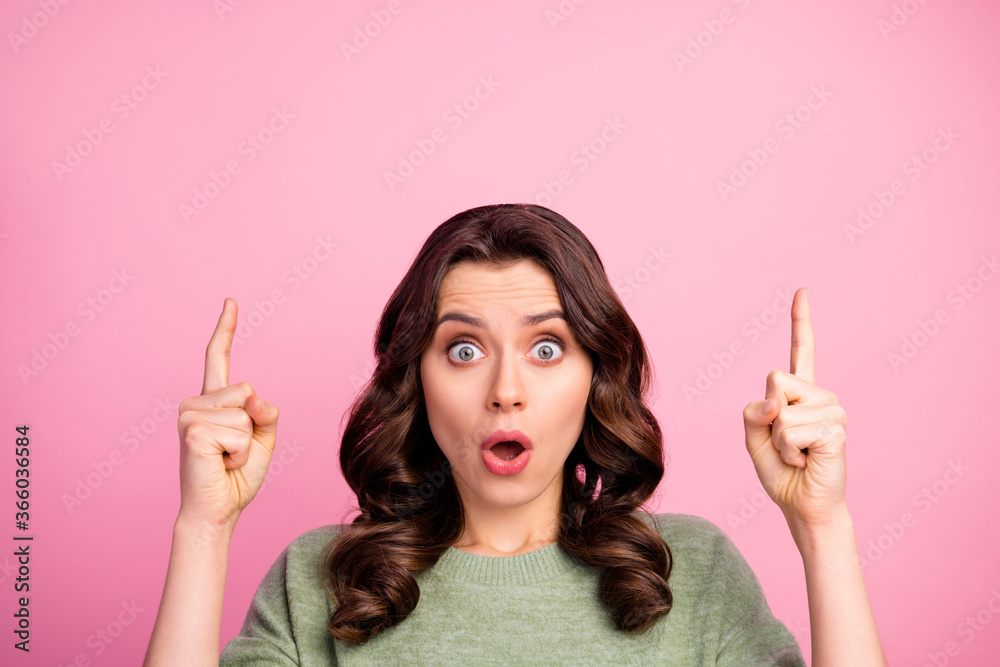 Wall mural portrait of astonished girl point index finger copyspace indicate wonderful adverts promotion impres