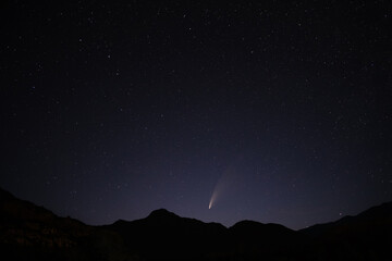 Comet C / 2020 F3 (NEOWISE) over a ridge. Astrophotography, Altai, Russia.