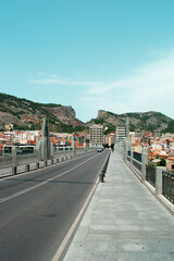Fototapeta na wymiar city ​​view from the bridge