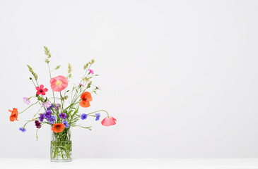 Fototapeta na wymiar Beautiful floral arrangement