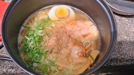 登山で作るインスタントラーメン