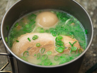 登山で作るインスタントラーメン