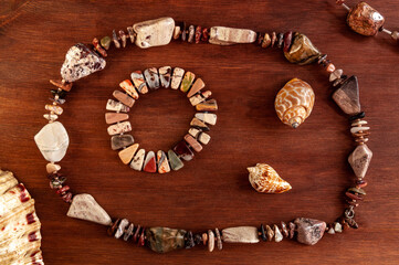 Fototapeta premium flat Lay with seashells and natural stone bracelet