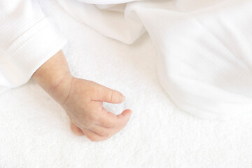 生後18日の赤ちゃんの手