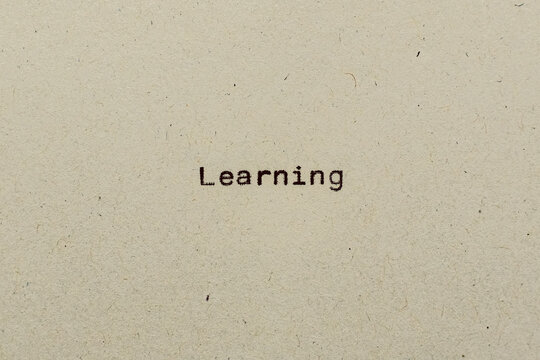 Learning als Text auf Papier mit Schreibmaschine