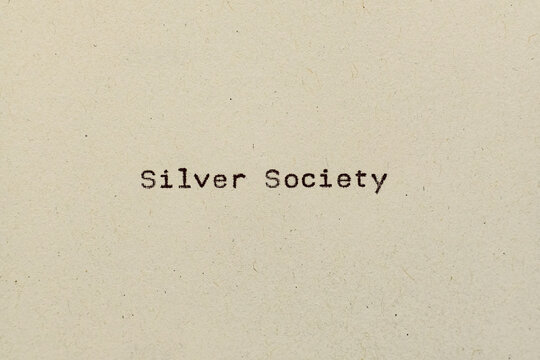 Silver Society als Text auf Papier mit Schreibmaschine