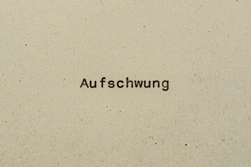 Aufschwung als Text auf Papier mit Schreibmaschine