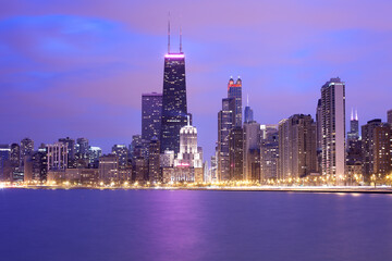 Fototapeta na wymiar Skyline of downtown Chicago at dusk