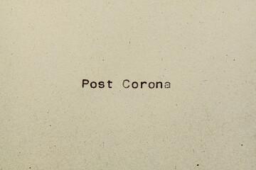 Post Corona als Text auf Papier mit Schreibmaschine