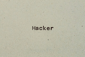 Hacker als Text auf Papier mit Schreibmaschine