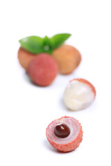 litchi, fruit détouré sur fond blanc 