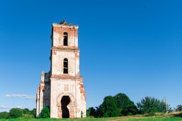 Fototapeta na wymiar the old ruined Church of red kurpitsa in the village 