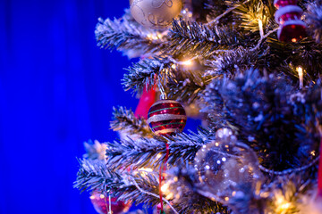 Obraz na płótnie Canvas Decorated Christmas tree close up