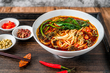  Chongqing snacks Chongqing spicy noodles placed on wooden table