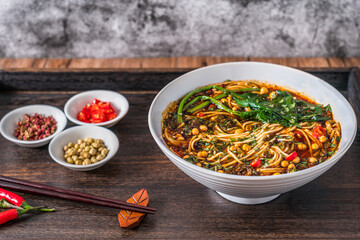  Chongqing snacks Chongqing spicy noodles placed on wooden table