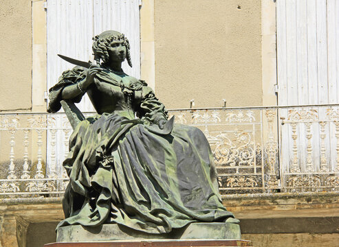 statue de  la Marquise de S&eacute;vign&eacute;