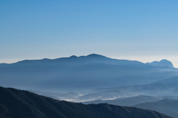 Fototapeta na wymiar mountains in the fog