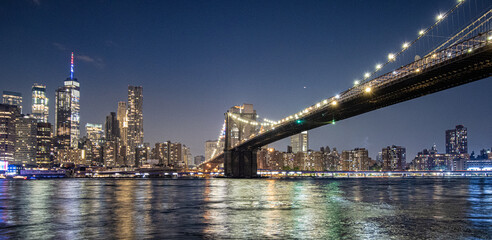 brooklyn bridge at night in New York