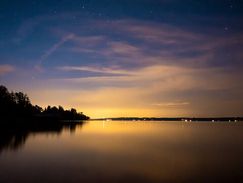 Sternenhimmel am See, Bayern, Deutschland