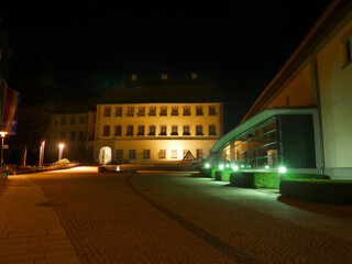 Laupheim, Deutschland: Blick aufs nächtliche Schloss Großlaupheim