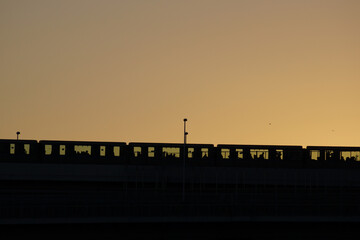 ゆりかもめ・東京臨海新交通臨海線と夕景