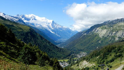 Fototapeta na wymiar Vue exceptionnel sur le mont-blanc et la vallée de chamonix