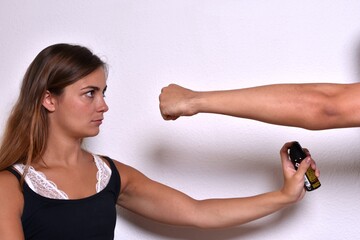 Comment aider les femmes à se défendre des agresseurs ?