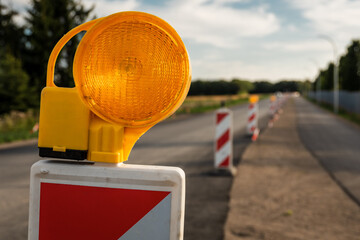 Leitbake an Straßenbaustelle